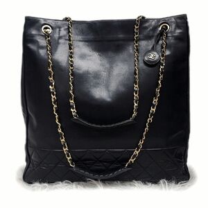 ✨ Chanel Vintage Black Leather Tote – Timeless Elegance ✨